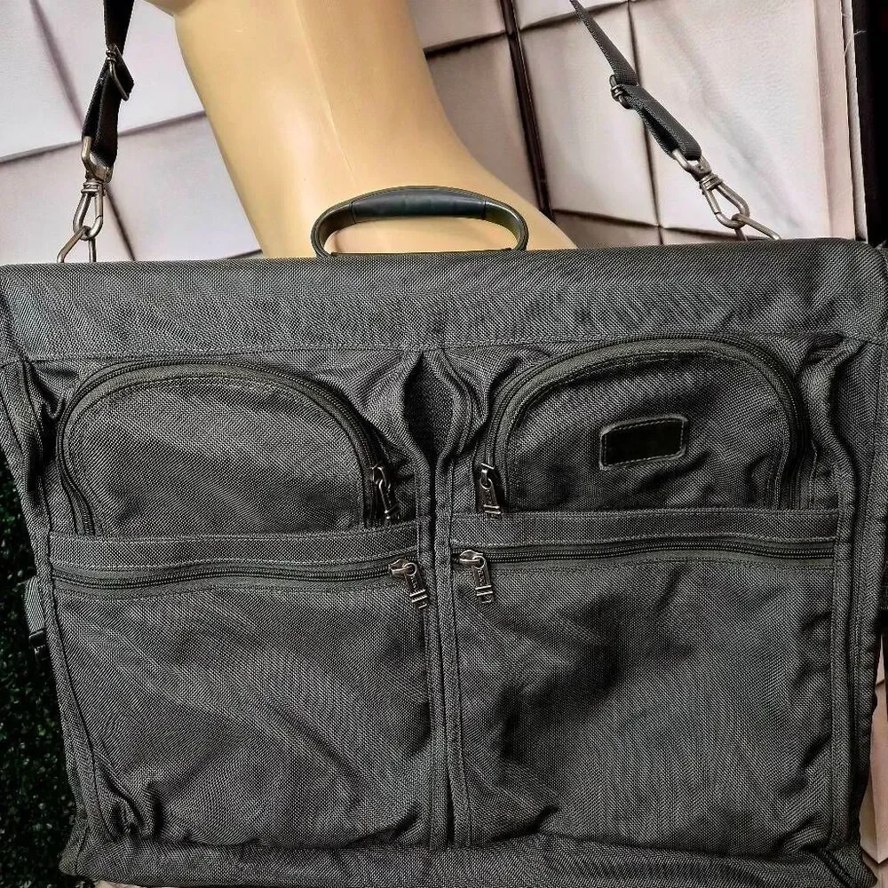 Tumi garmet bag